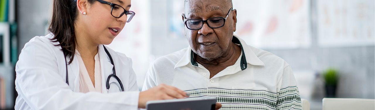 HCP-and-male-patient-with-tablet-2